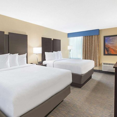 Days Inn & Suites By Wyndham Grand Rapids Near Downtown Wyoming Buitenkant foto