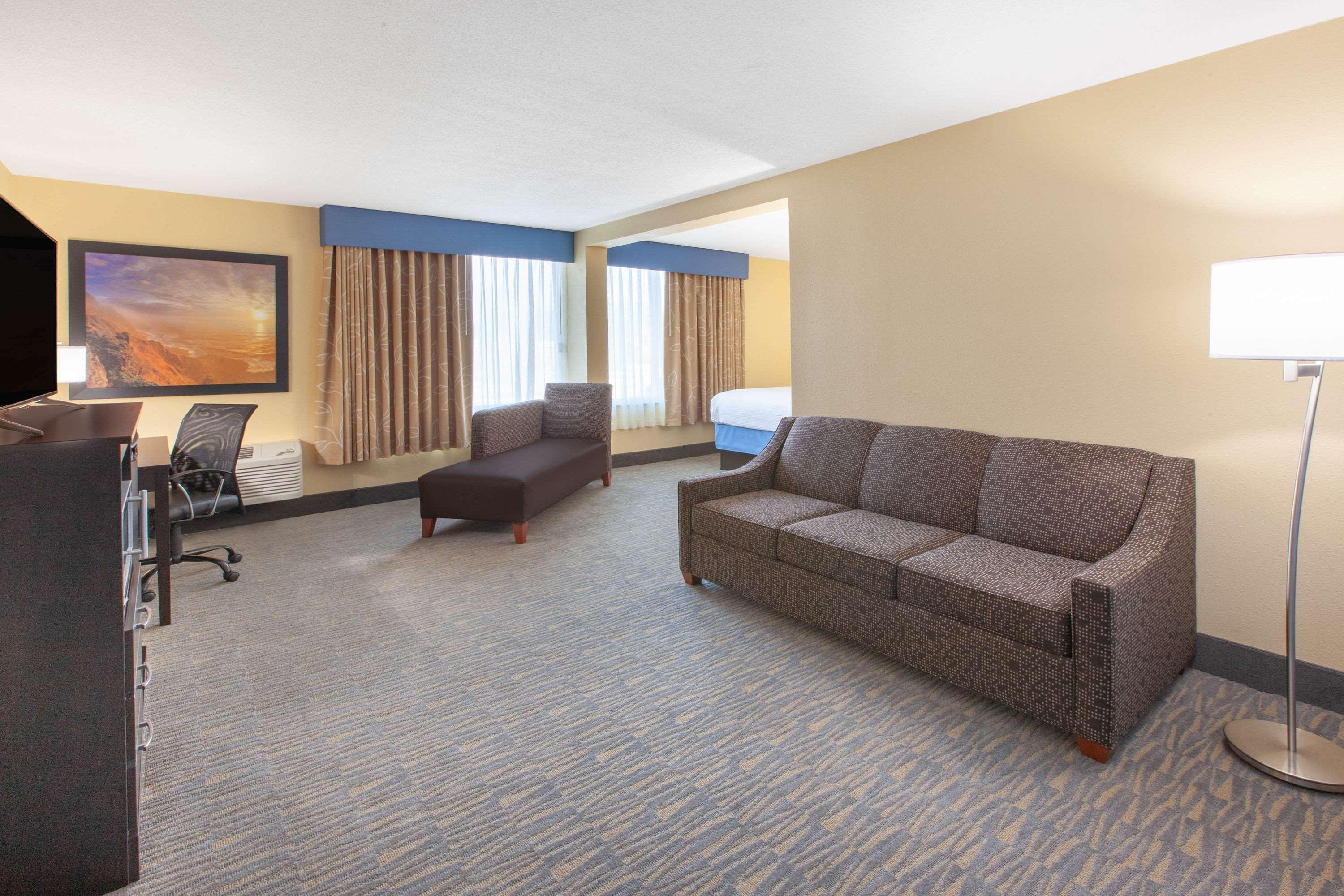 Days Inn & Suites By Wyndham Grand Rapids Near Downtown Wyoming Buitenkant foto