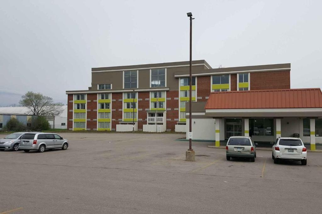 Days Inn & Suites By Wyndham Grand Rapids Near Downtown Wyoming Buitenkant foto