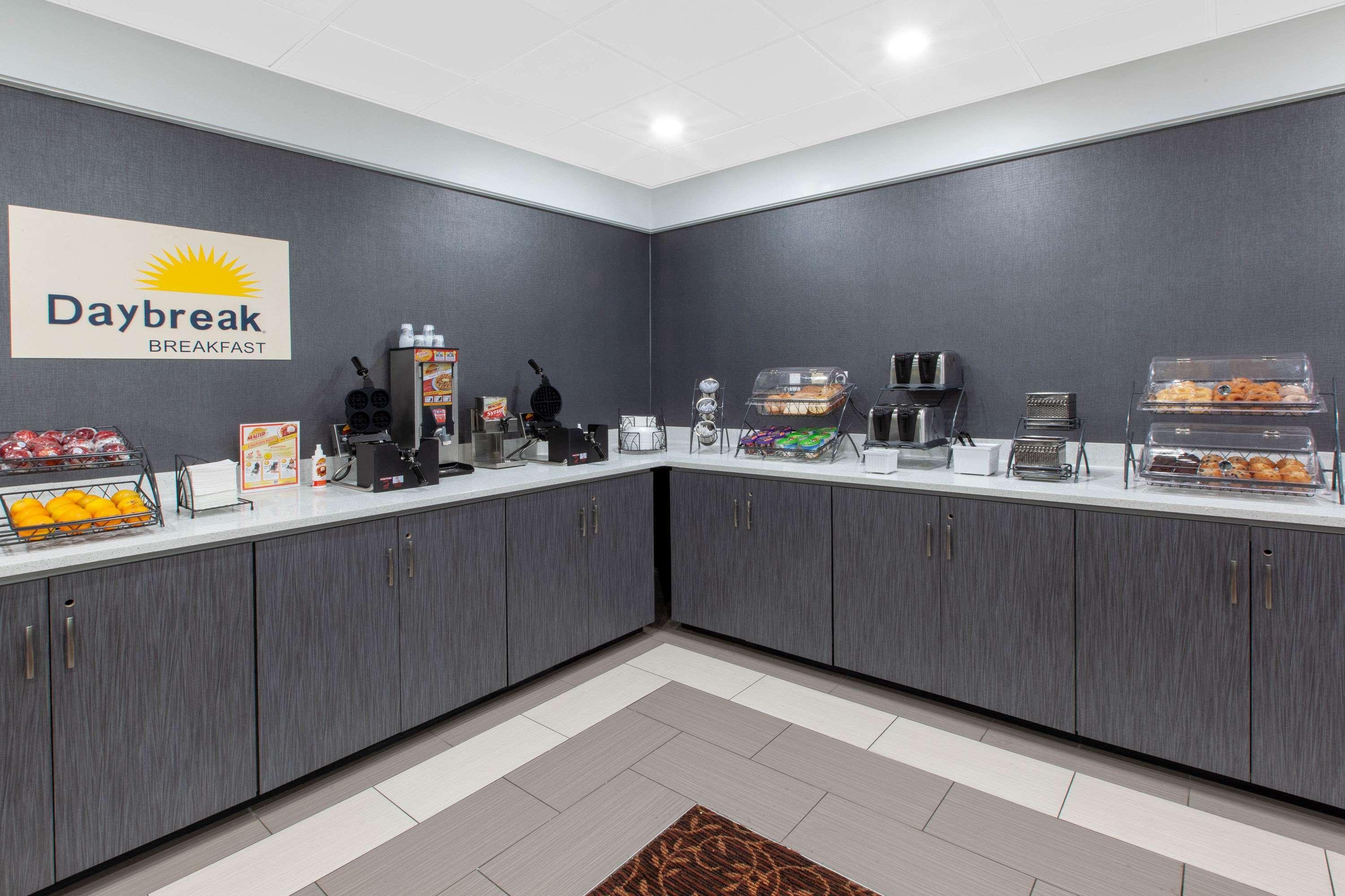 Days Inn & Suites By Wyndham Grand Rapids Near Downtown Wyoming Buitenkant foto