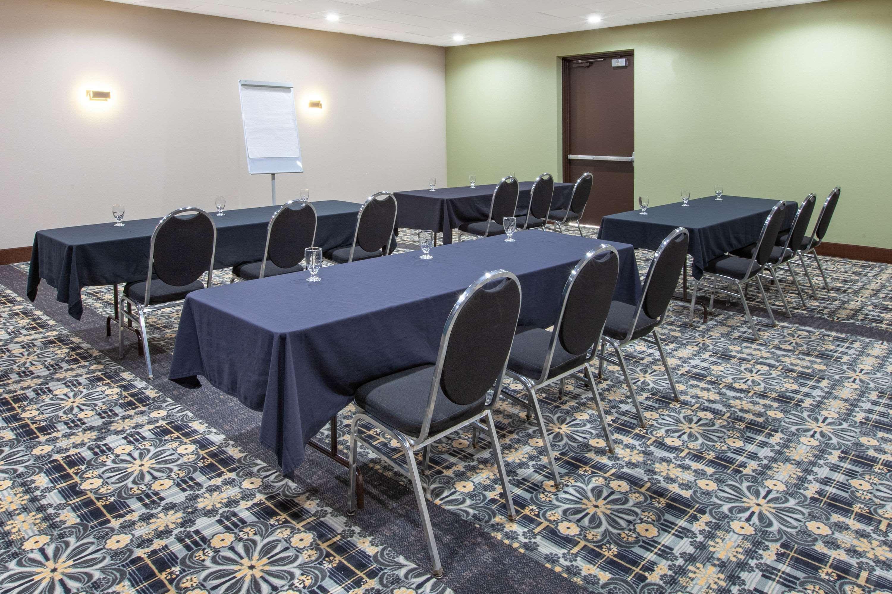 Days Inn & Suites By Wyndham Grand Rapids Near Downtown Wyoming Buitenkant foto