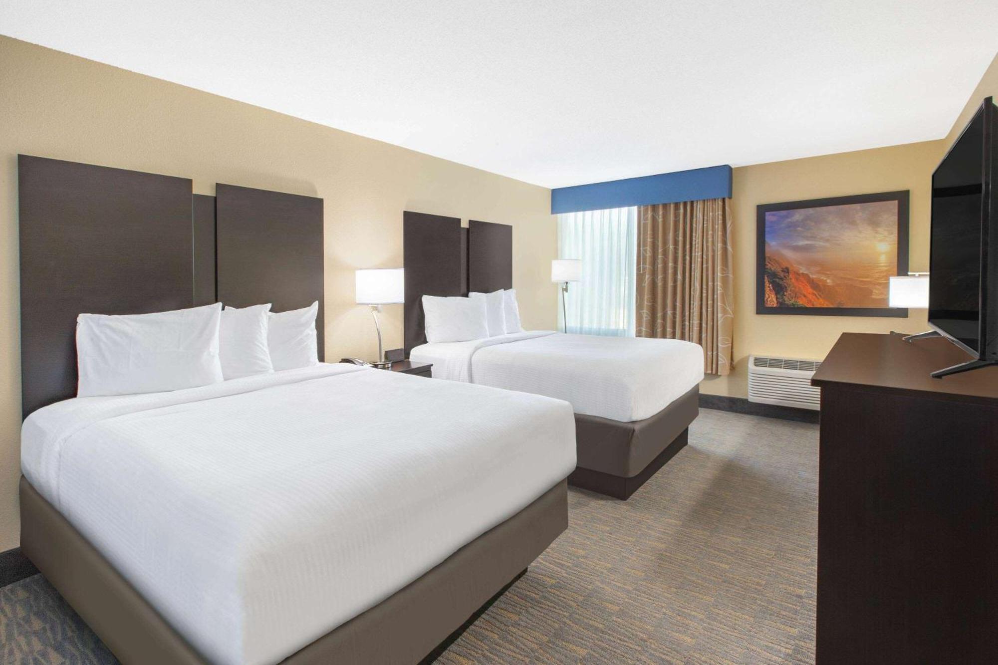 Days Inn & Suites By Wyndham Grand Rapids Near Downtown Wyoming Buitenkant foto