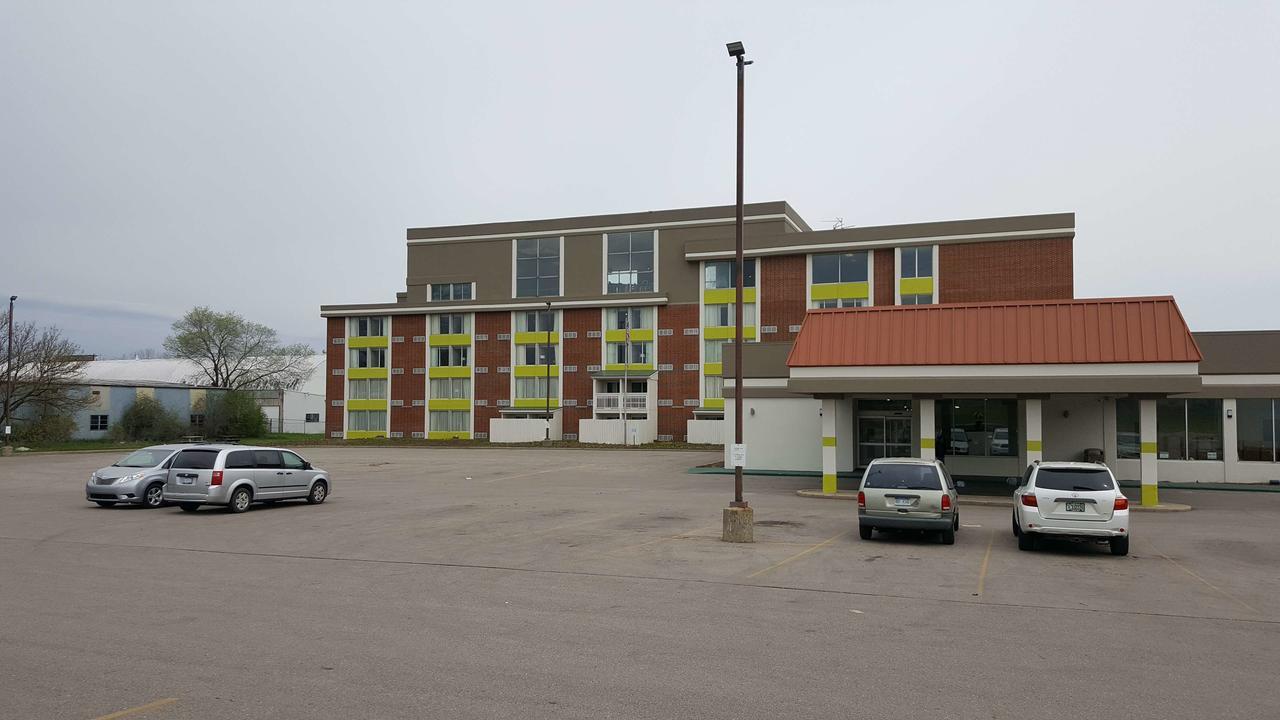 Days Inn & Suites By Wyndham Grand Rapids Near Downtown Wyoming Buitenkant foto